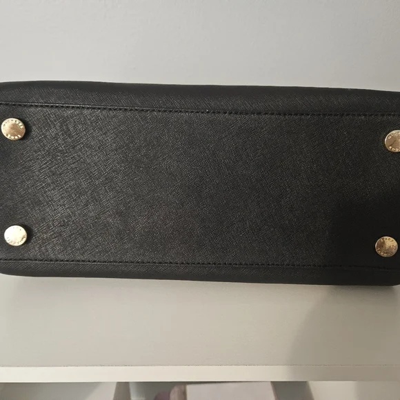 Michael Kors Black Selma Medium Saffiano Leather Purse 🖤 - Picture 10 of 10
